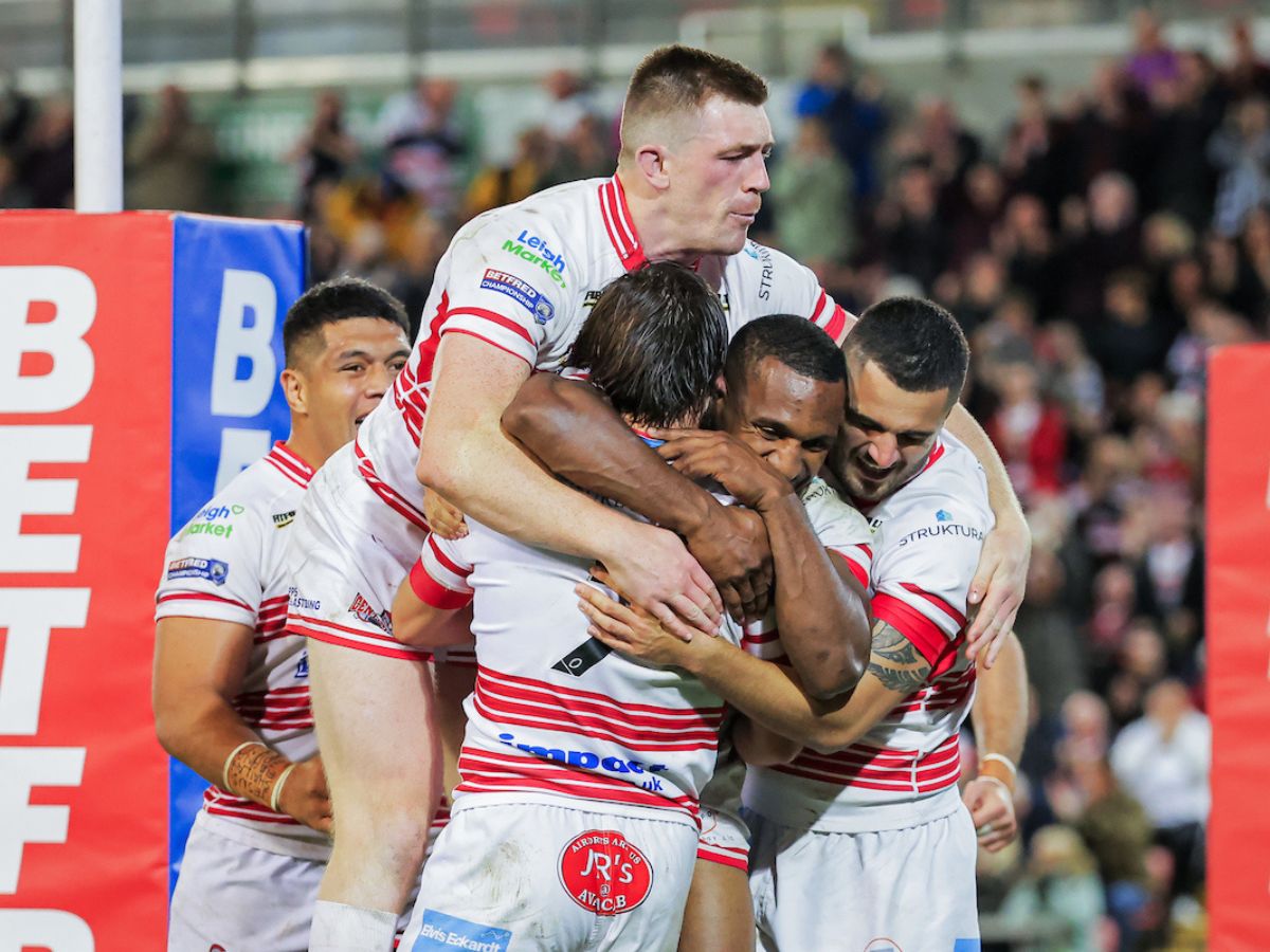Leigh-Centuruions-players-celebrate-SWpix Leigh Centuruions players celebrate SWpix